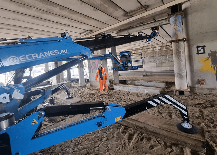 Hoeflon C30e en Multitool grijper huren Ecranes