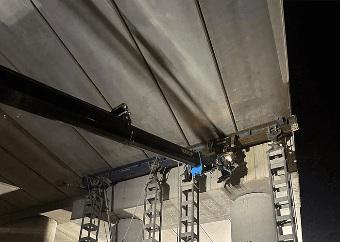 Hoeflon C30e met Multitool Claw Grijper huren Ecranes