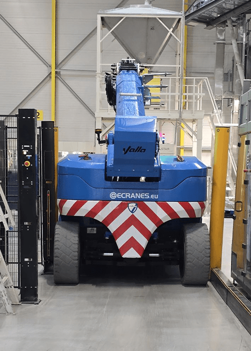 De kracht van onze Pick & Carry-kranen 💪 en het vakmanschap van onze machinisten 👷‍♂️👷‍♀️